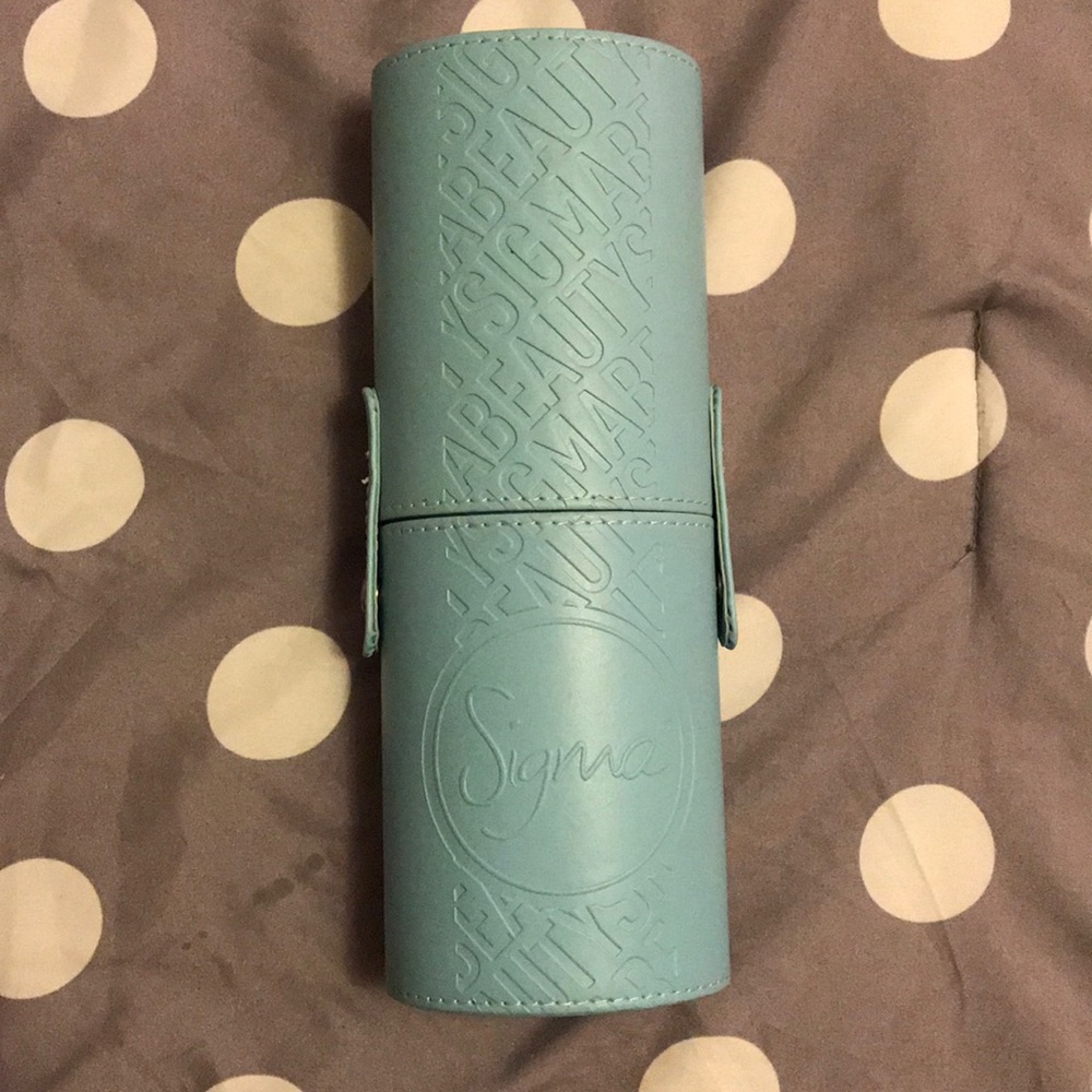 Blue sigma brush holder
